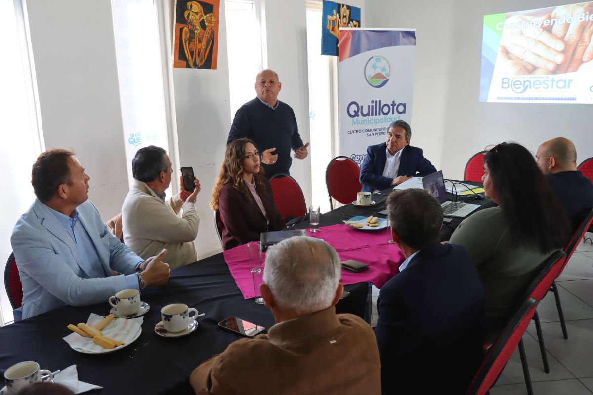 Gobernador Rodrigo Mundaca: &ldquo;Tengo el firme compromiso de apoyar el centro de bienestar&rdquo;